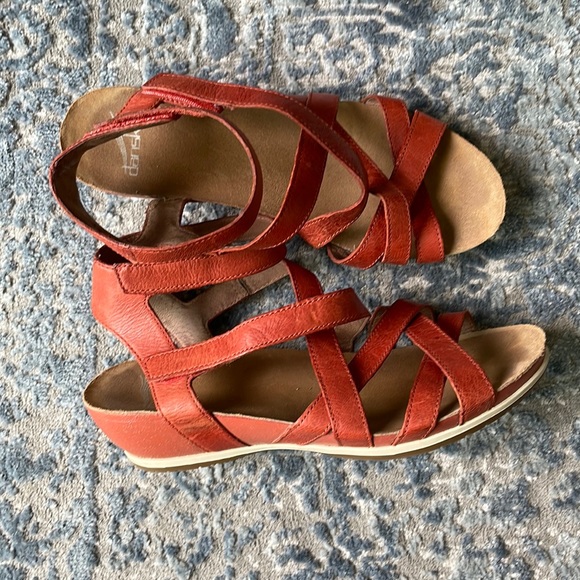 Dansko Shoes - Dansko Veruca strappy low wedge sandal